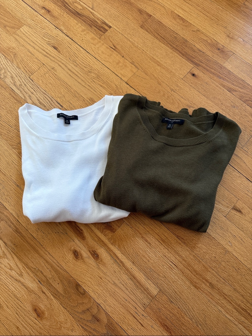 Banana Republic Crewneck Short Sleeve Sweater Duo - Olive Green & White